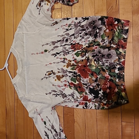 Cathy Daniel's Size Large Floral Embellished Sweater. - Picture 8 of 8